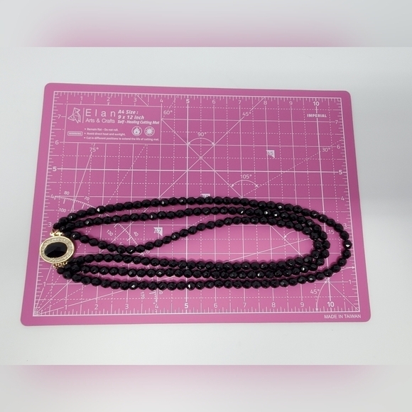 VINTAGE HOBE SIGNED THREE STRAND BLACK FACETED BEAD NECKLACE BOX CLASP JEWELRY - Picture 12 of 12